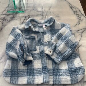 Unisex thick sweater for ages 4-5years old..